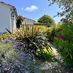 Les Petites Terres Bed & Breakfast 3*