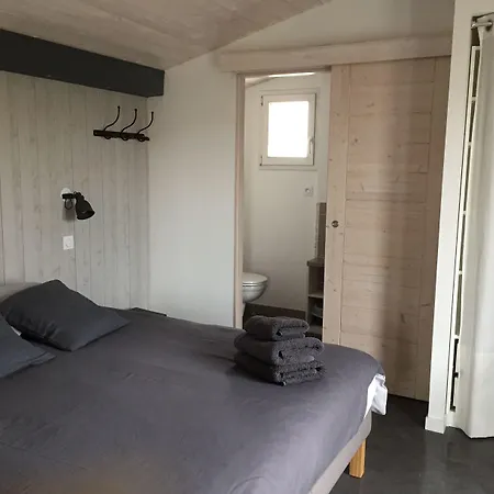 Nocleg ze śniadaniem Les Petites Terres 3*