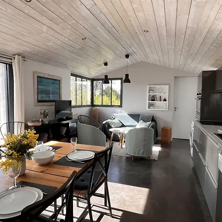 Les Petites Terres Bed & Breakfast 3*