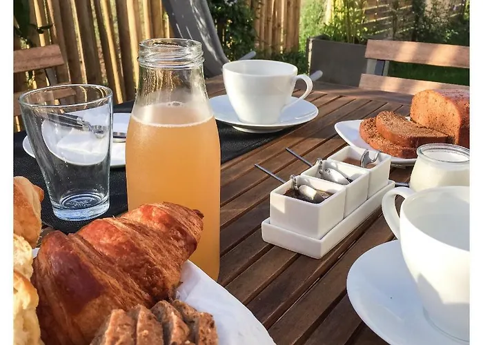 Les Petites Terres 3*